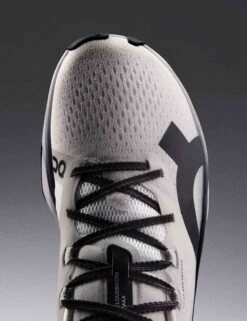 On Running Cloudboom Max - White/Black 16 On Running Cloudboom Max - White/Black -The Sports Edit Store 3WF30180462 cloudboom max fw25 white black w 13x16 d3.small