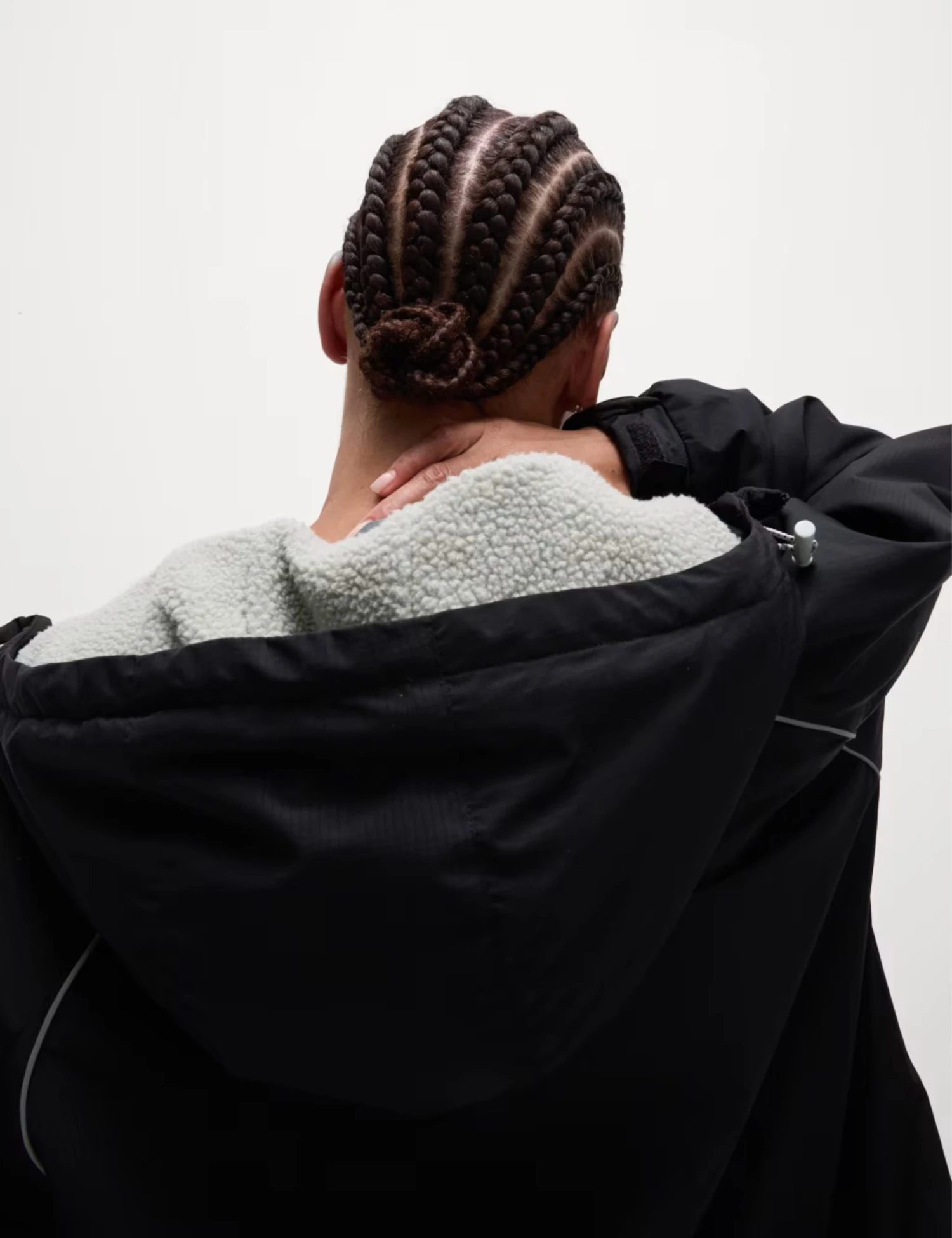 Oversized Waterproof Changing Robe with Thermal Borg Lining - Black 7 Oversized Waterproof Changing Robe with Thermal Borg Lining - Black - Image 5