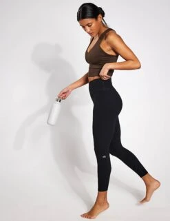 Alosoft High Waisted 7/8 Highlight Legging - Black -The Sports Edit Store Alo Yoga ALOSOFT HIGH WAIST 7 8 HIGHLIGHT LEGGING W51104R BLACK 0010