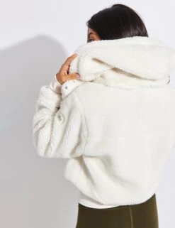 Foxy Sherpa Jacket - Ivory -The Sports Edit Store Alo Yoga FOXY SHERPA JACKET W4313R Ivory 0022