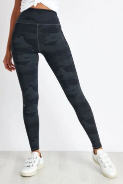 High Waisted Vapor Legging - Black Camo -The Sports Edit Store Alo Yoga HIGH WAIST VAPOR LEGGING W5635R Black Camouflage 0009 27a4e9d1 090e 4a03 8759 88cc3b0b8550