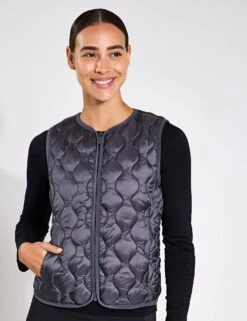 Born Kenal Vest - Dark Onyx -The Sports Edit Store BORN Kenal Vest O22CS93 DODark Onix Dark Onix 0004