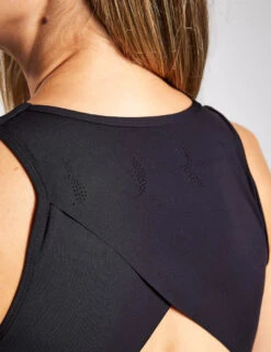 Born Nara Bra - Black -The Sports Edit Store BORN Nara Perf Bra I22CS70 B Black 0033