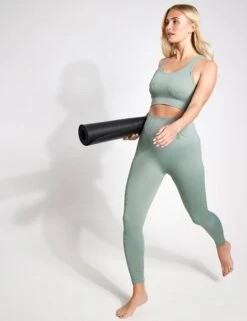 Born Nilay Seamless Bra - Sage -The Sports Edit Store BORN Nilay Seamless Bra I22SM79 BS Sage 0021