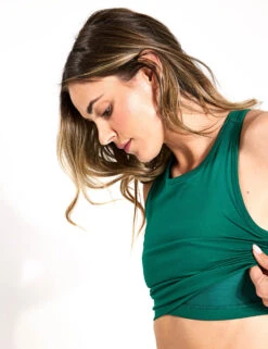 Beyond Yoga Powerbeyond Strive Cropped Tank - Meadow Green 8 Beyond Yoga Powerbeyond Strive Cropped Tank - Meadow Green -The Sports Edit Store Beyond Yoga Powerbeyond Strive Cropped Tank Meadow Green IT4676GRE M 0040