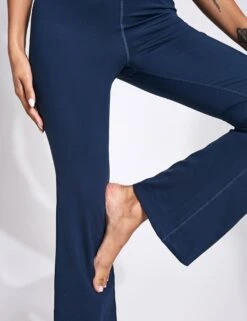 Compressive Flare Legging - Midnight -The Sports Edit Store Girlfriend Collective COMPRESSIVE FLARE LEGGING 4038 TC MIDNIGHT 0033