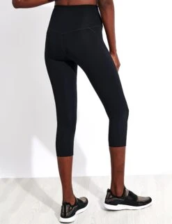 Compressive High Waisted Capri Legging - Black -The Sports Edit Store Girlfriend Collective GC COMPRESSIVE HIGH RISE LEGGING CAPRI 54806 4012 JB BLACK 0018
