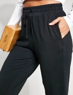 ReSet Jogger - Black -The Sports Edit Store Girlfriend Collective RESET SLIM STRAIGHT JOGGER 6016 JB BLACK 0021