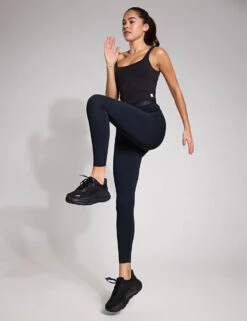 Hoka Novafly Run Tight 25'' - Black -The Sports Edit Store Hoka Novafly Run Tight 25 Black 0017