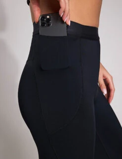 Hoka Novafly Run Tight 25'' - Black -The Sports Edit Store Hoka Novafly Run Tight 25 Black 0024