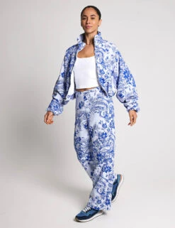 Nike Sportswear Collection Jacquard Track Pants - White/Hyper Royal 13 Nike Sportswear Collection Jacquard Track Pants - White/Hyper Royal -The Sports Edit Store Nike Sportswear Collection Jacquard Track Pants HF9588 100S White Hyper Royal 0001