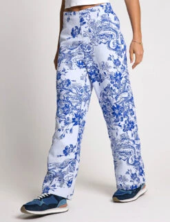 Nike Sportswear Collection Jacquard Track Pants - White/Hyper Royal 12 Nike Sportswear Collection Jacquard Track Pants - White/Hyper Royal -The Sports Edit Store Nike Sportswear Collection Jacquard Track Pants HF9588 100S White Hyper Royal 0003