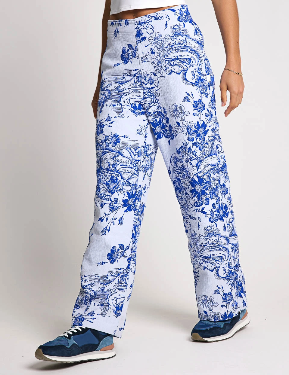 Nike Sportswear Collection Jacquard Track Pants - White/Hyper Royal 7 Nike Sportswear Collection Jacquard Track Pants - White/Hyper Royal - Image 5