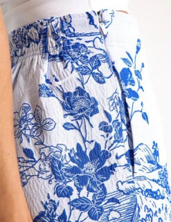 Nike Sportswear Collection Jacquard Track Pants - White/Hyper Royal 10 Nike Sportswear Collection Jacquard Track Pants - White/Hyper Royal -The Sports Edit Store Nike Sportswear Collection Jacquard Track Pants HF9588 100S White Hyper Royal 0005