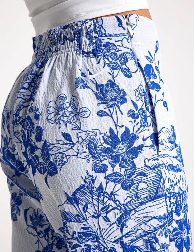 Nike Sportswear Collection Jacquard Track Pants - White/Hyper Royal 6 Nike Sportswear Collection Jacquard Track Pants - White/Hyper Royal - Image 4