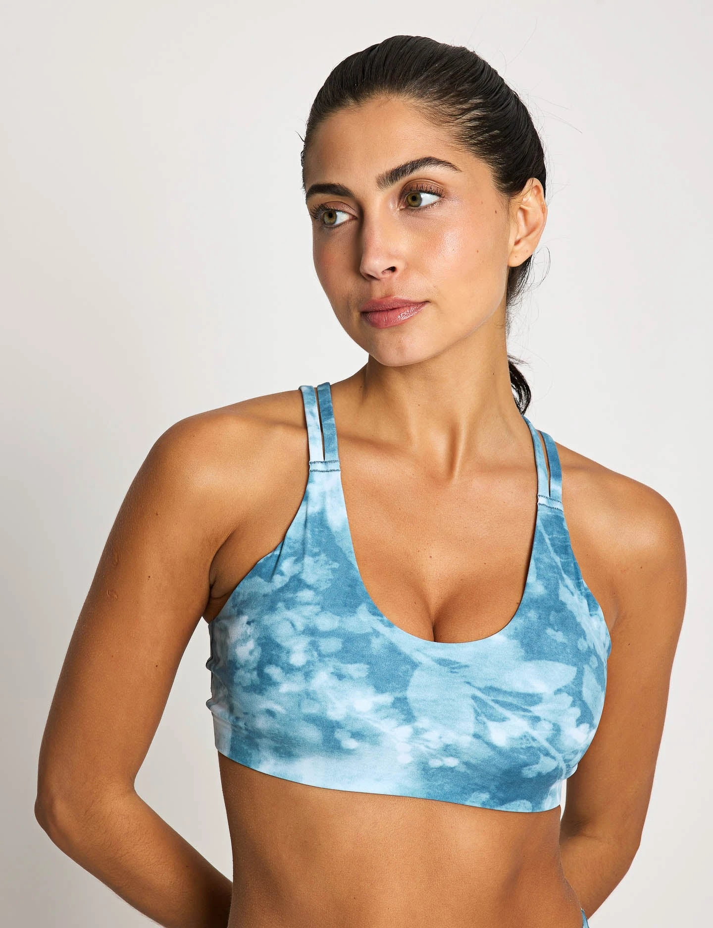 Nike Zenvy Light Support Printed Sports Bra - Smokey Blue/White 3 Nike Zenvy Light Support Printed Sports Bra - Smokey Blue/White