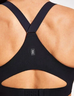 On Running Endurance Bra - Black -The Sports Edit Store ON Endurance Bra Black 1WE10211910 0004