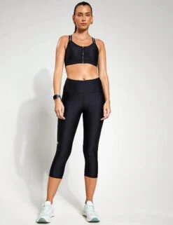 Under Armour HeatGear Armour No-Slip Waistband Capris - Black/White -The Sports Edit Store Under Armour Armour Hi Capri 1365334 001 Black White 0002