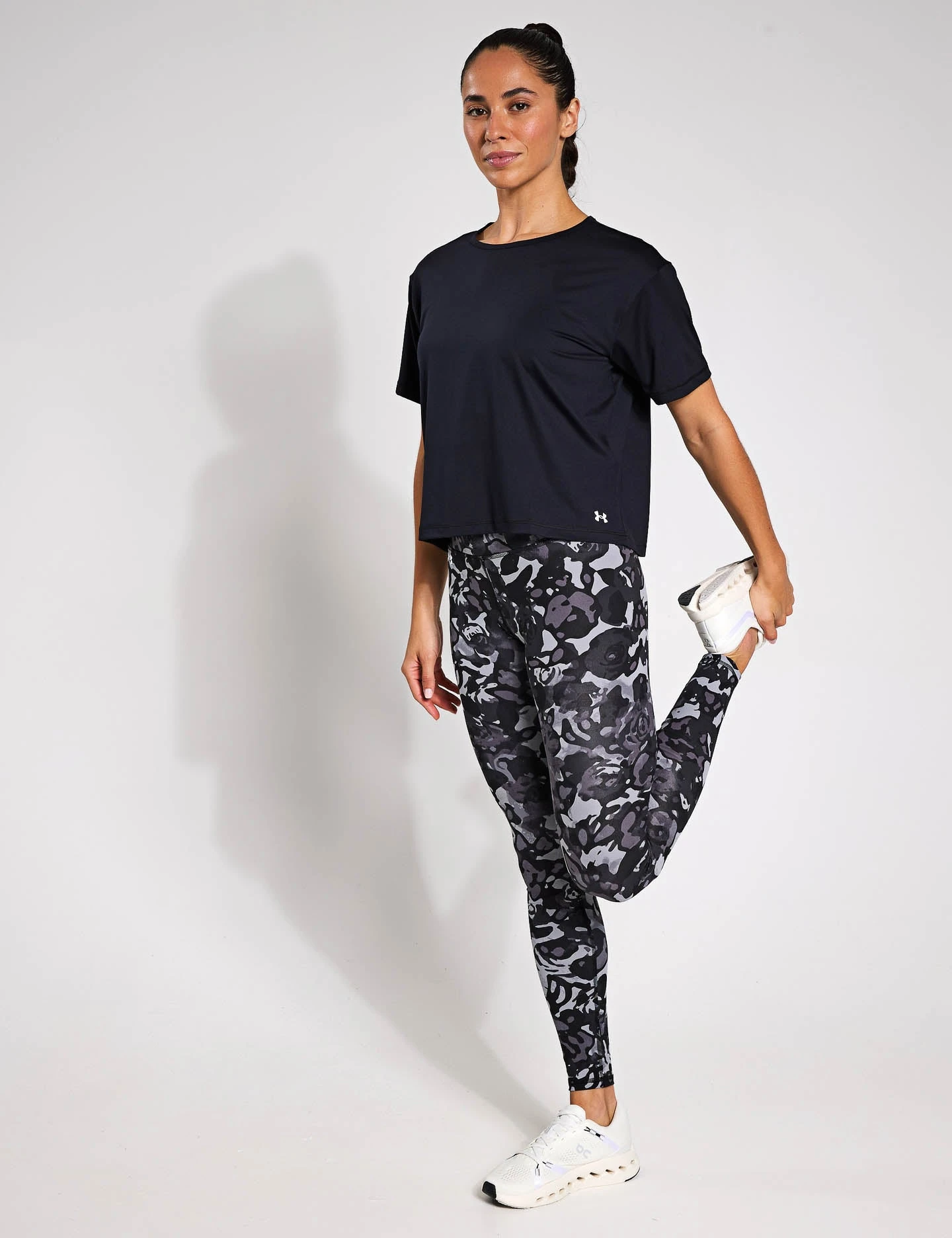 Under Armour Motion Short Sleeve - Black/White 6 Under Armour Motion Short Sleeve - Black/White - Image 4