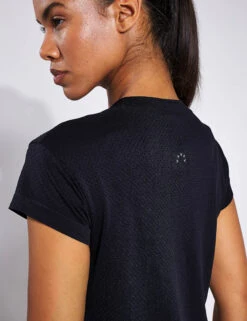 Varley Jade Seamless Tee - Black -The Sports Edit Store Varley JADE SEAMLESS TEE VAR01334 Black 0004