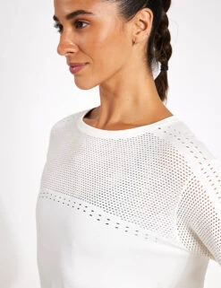 Varley Merrick Seamless Tee - White 8 Varley Merrick Seamless Tee - White -The Sports Edit Store Varley Merrick Seamless Tee VAR01620 W White 0021