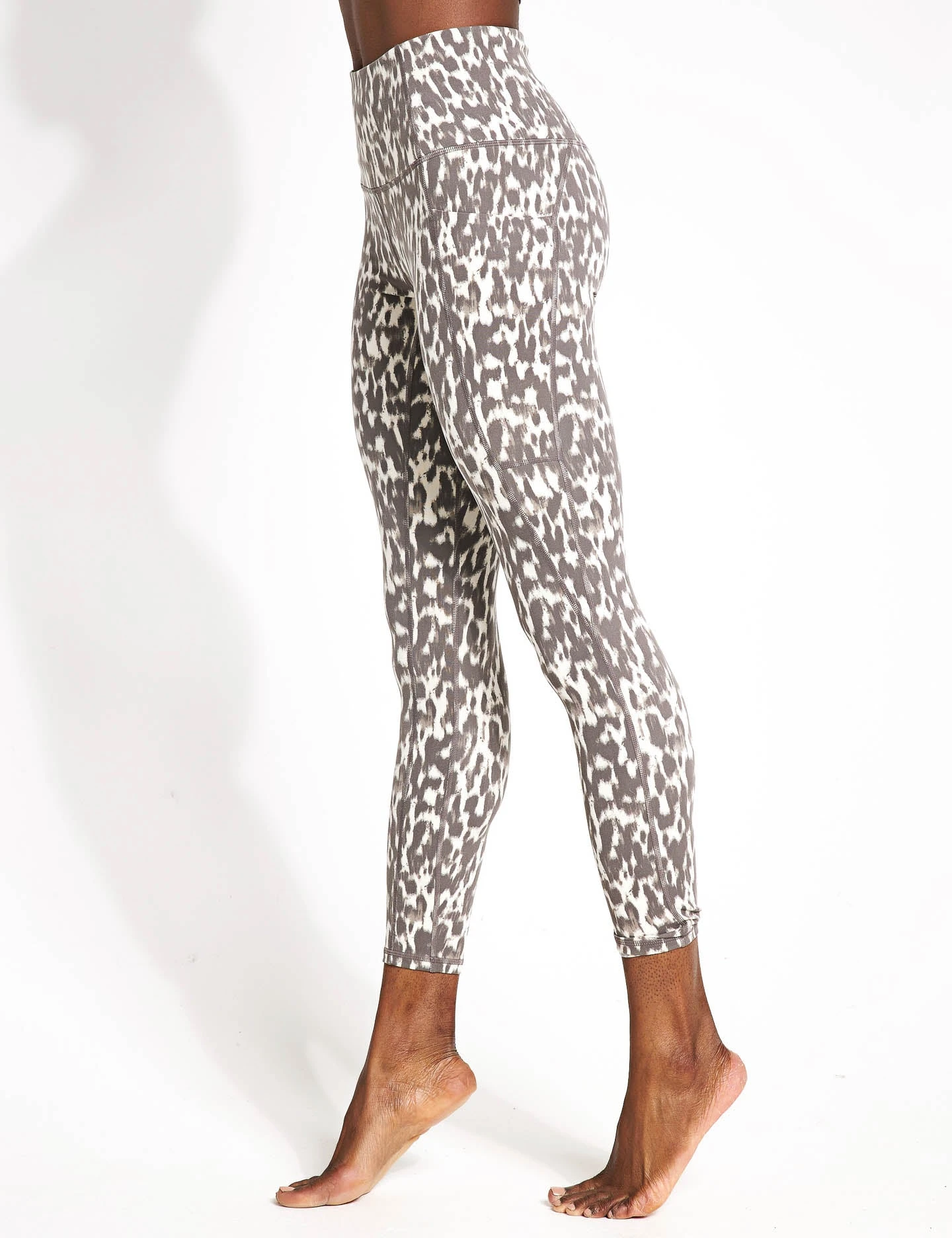 Varley Move Pocket Legging High 25" - Roasted Cashew Brushed Spot 3 Varley Move Pocket Legging High 25" - Roasted Cashew Brushed Spot