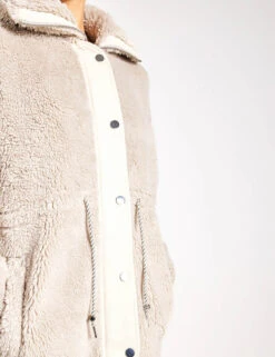 Varley Jamie Sherpa Jacket - Chateau Grey/Sandshell 9 Varley Jamie Sherpa Jacket - Chateau Grey/Sandshell -The Sports Edit Store Varley jamie sherpa jacket VAR01850 GRE chateau grey sandshell 0045