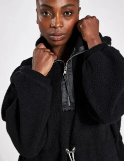 Varley Parnel Half Zip Fleece - Black -The Sports Edit Store Varley parnel half zip fleece VAR01602 BLA black 00131