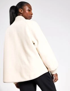 Varley Reno Reversible Quilt Jacket - Sandshell 13 Varley Reno Reversible Quilt Jacket - Sandshell -The Sports Edit Store Varley reno reversible quilt jacket VAR01746 SAND sandshell 0012