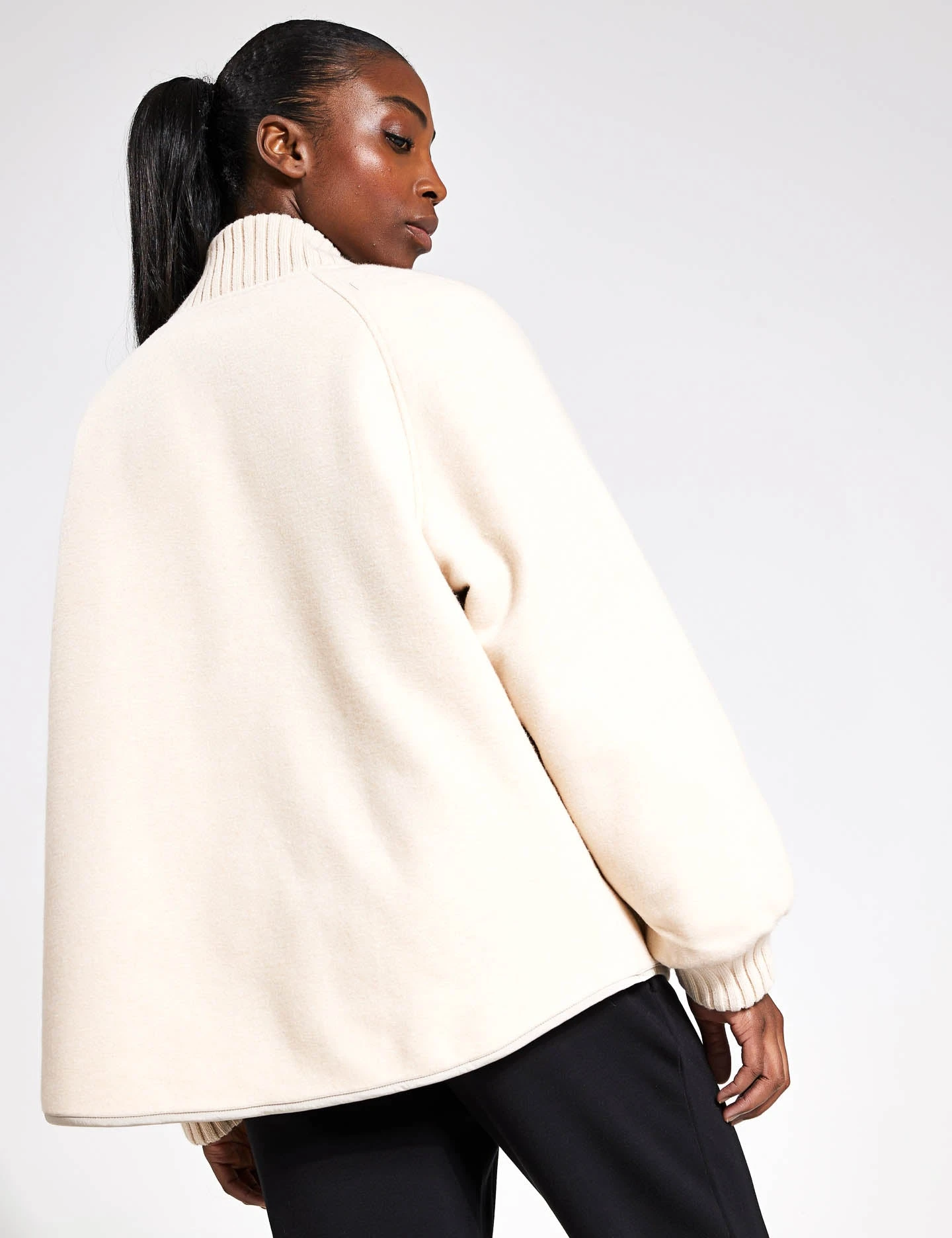 Varley Reno Reversible Quilt Jacket - Sandshell 8 Varley Reno Reversible Quilt Jacket - Sandshell - Image 6