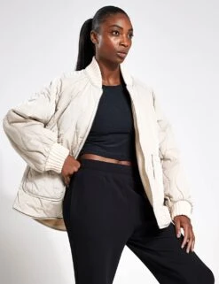 Varley Reno Reversible Quilt Jacket - Sandshell 12 Varley Reno Reversible Quilt Jacket - Sandshell -The Sports Edit Store Varley reno reversible quilt jacket VAR01746 SAND sandshell 0028