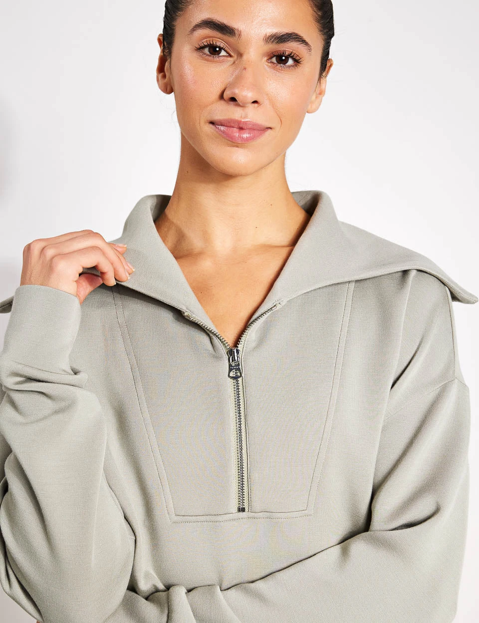 Varley Yates Half-Zip Sweat - Seagrass 5 Varley Yates Half-Zip Sweat - Seagrass - Image 3