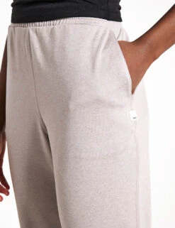 Vuori Boyfriend Jogger - Soft Pewter Heather 9 Vuori Boyfriend Jogger - Soft Pewter Heather -The Sports Edit Store Vuori Boyfriend Jogger VW457 HEW Soft Pewter Heather 0027