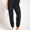 Vuori Boyfriend Cargo Jogger - Black Heather -The Sports Edit Store Vuori Boyfriend cargo jogger VW4062 HBK BLACK 0007 882672cf d727 4665 b094 11cfa478957c
