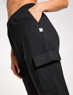 Vuori Boyfriend Cargo Jogger - Black Heather -The Sports Edit Store Vuori Boyfriend cargo jogger VW4062 HBK BLACK 0030 1eb9575d e6e4 4fdb 87c3 4575b9a2e13a