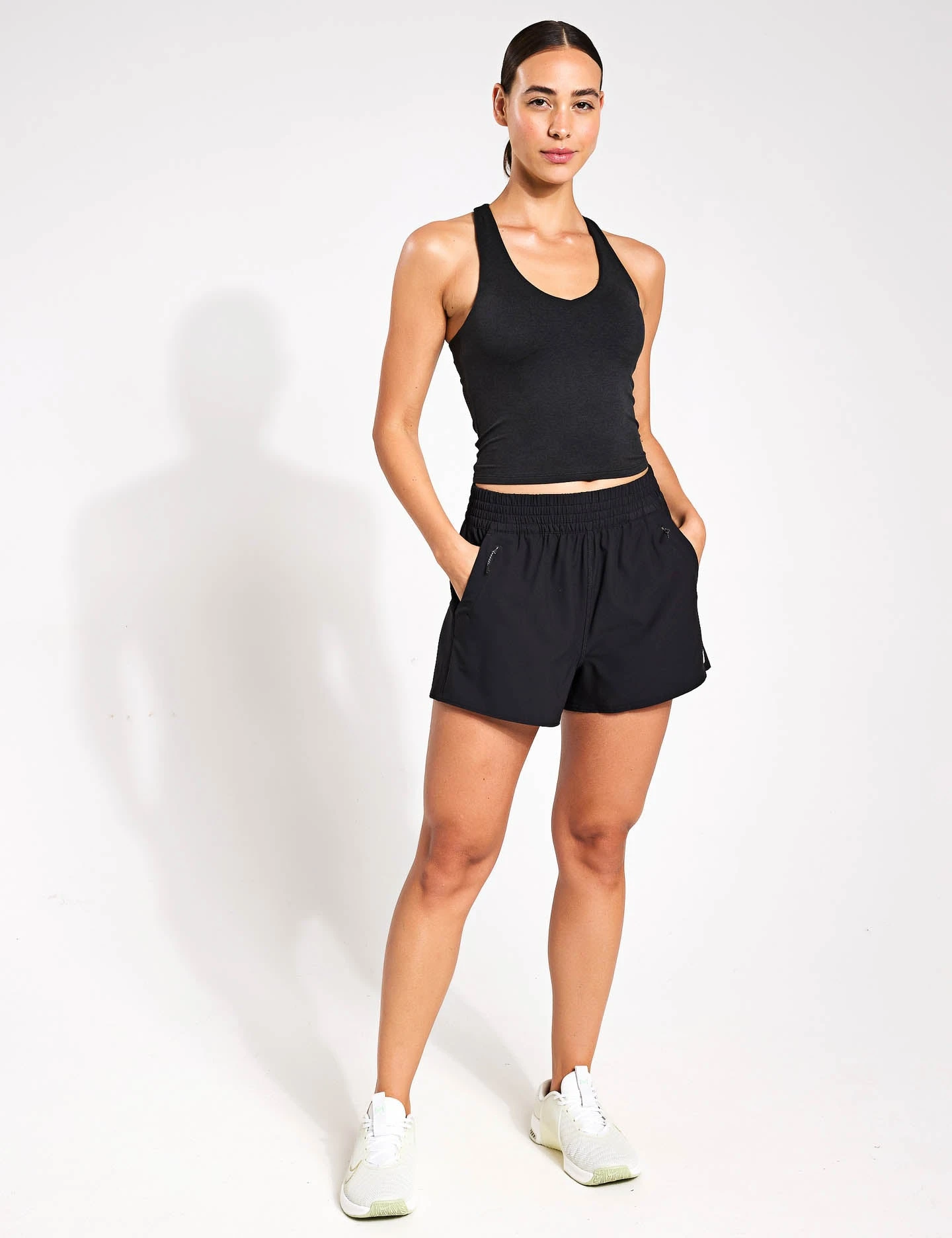 Vuori Halo Performance Crop 2.0 - Black Heather 6 Vuori Halo Performance Crop 2.0 - Black Heather - Image 4