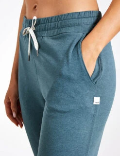 Vuori Performance Jogger - Lake Heather -The Sports Edit Store Vuori Performance Jogger VW303 HLK Lake Heather 0004
