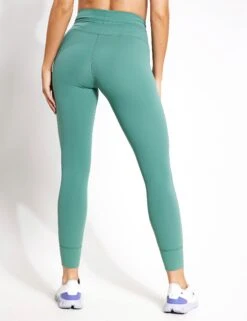 Vuori Daily Legging - Garland -The Sports Edit Store Vuori Yosemite Bra VW104 GRD Garland 0026