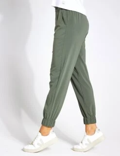 Vuori Villa Jogger - Army 9 Vuori Villa Jogger - Army -The Sports Edit Store Vuori womens villa jogger army 0009
