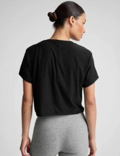 Beyond Yoga Featherweight Supreme Cropped Tee - Darkest Night -The Sports Edit Store beyond yoga featherweight supreme cropped tee darkest night lwsd7936 3
