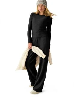 Beyond Yoga Featherweight Your Fit Long Sleeve Top - Darkest Night -The Sports Edit Store beyond yoga featherweight your fit long sleeve top darkest night lwsd7927 2