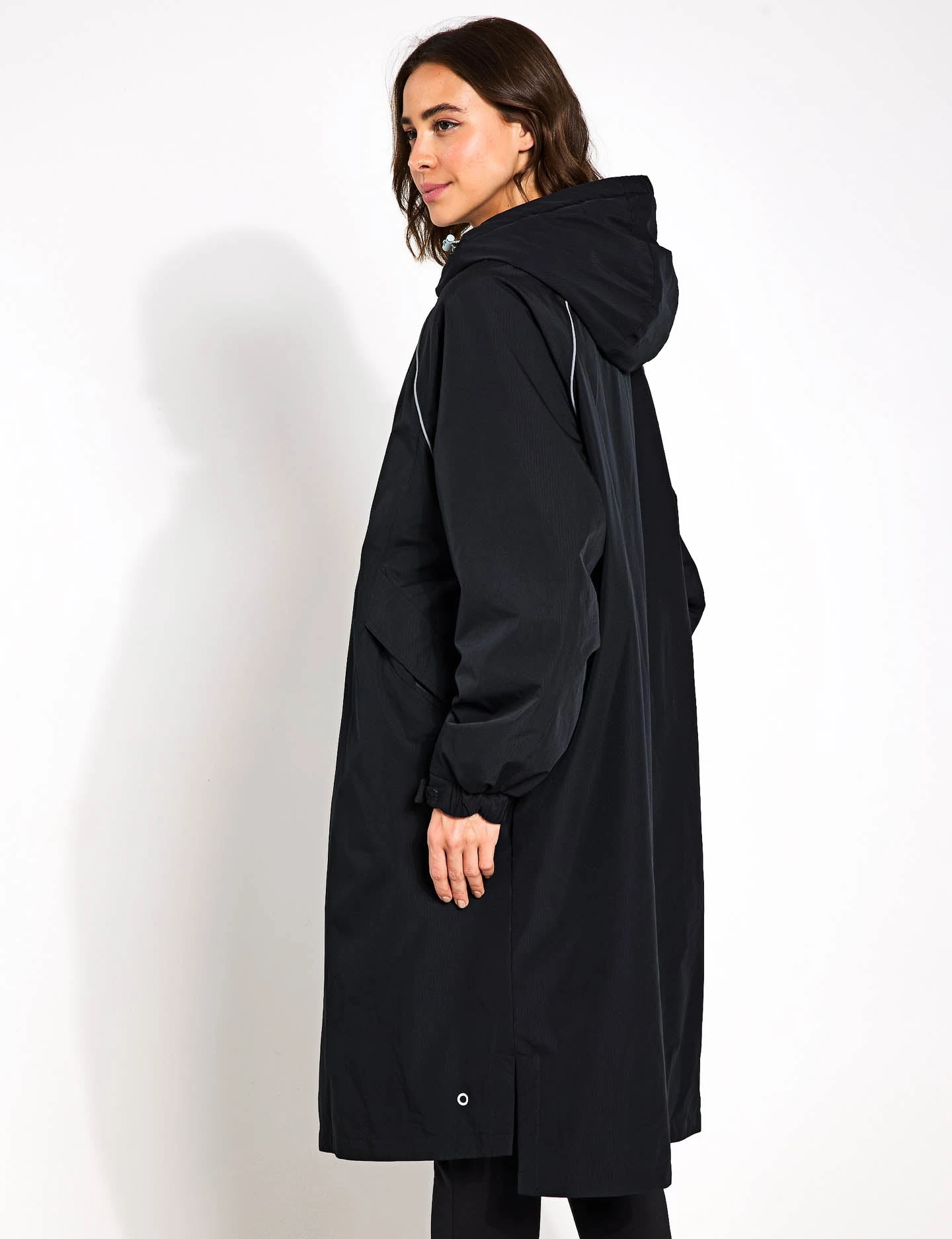 Oversized Waterproof Changing Robe with Thermal Borg Lining - Black 4 Oversized Waterproof Changing Robe with Thermal Borg Lining - Black - Image 2