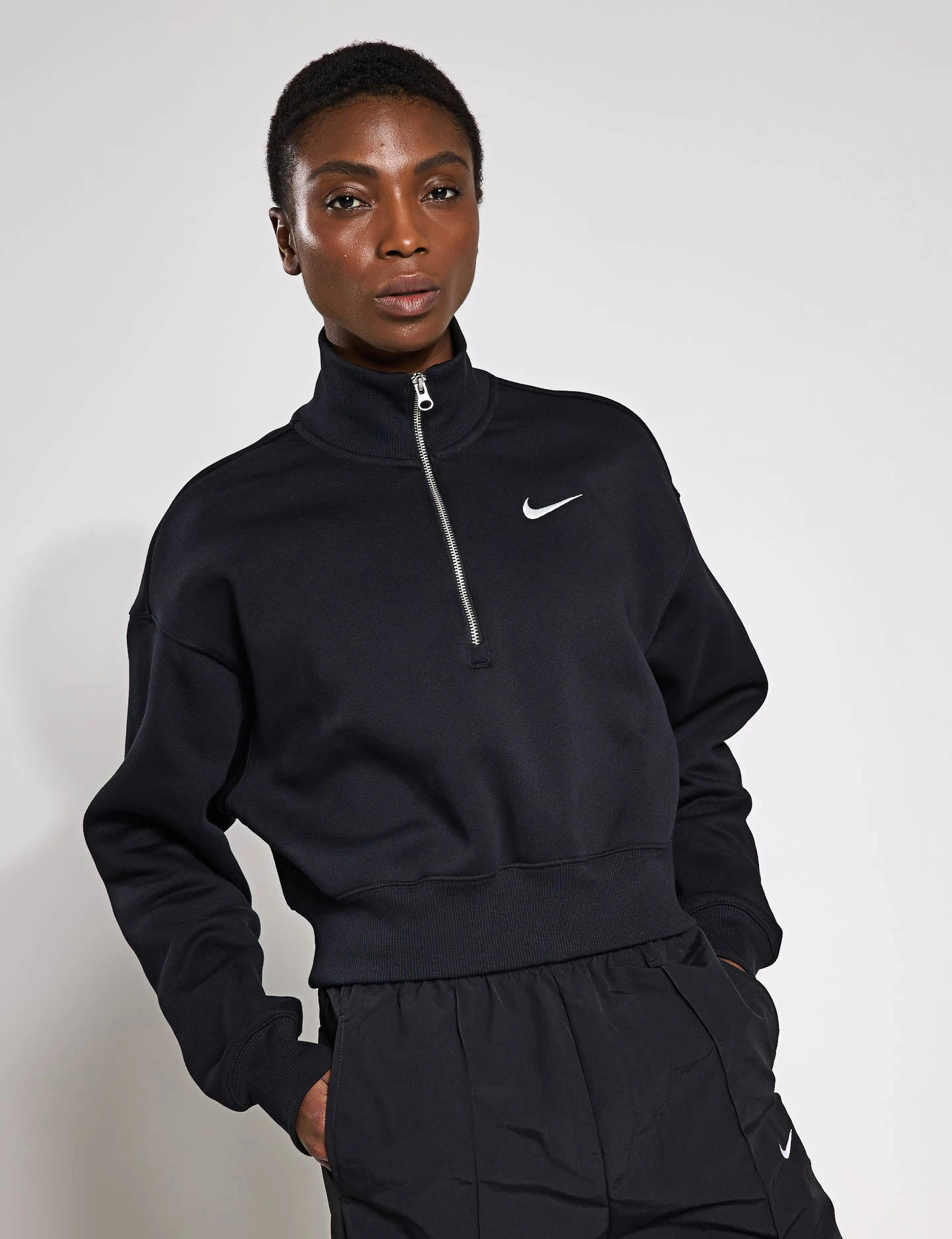 Nike Sportswear Phoenix Fleece Cropped Sweatshirt - Black/Sail 3 Nike Sportswear Phoenix Fleece Cropped Sweatshirt - Black/Sail
