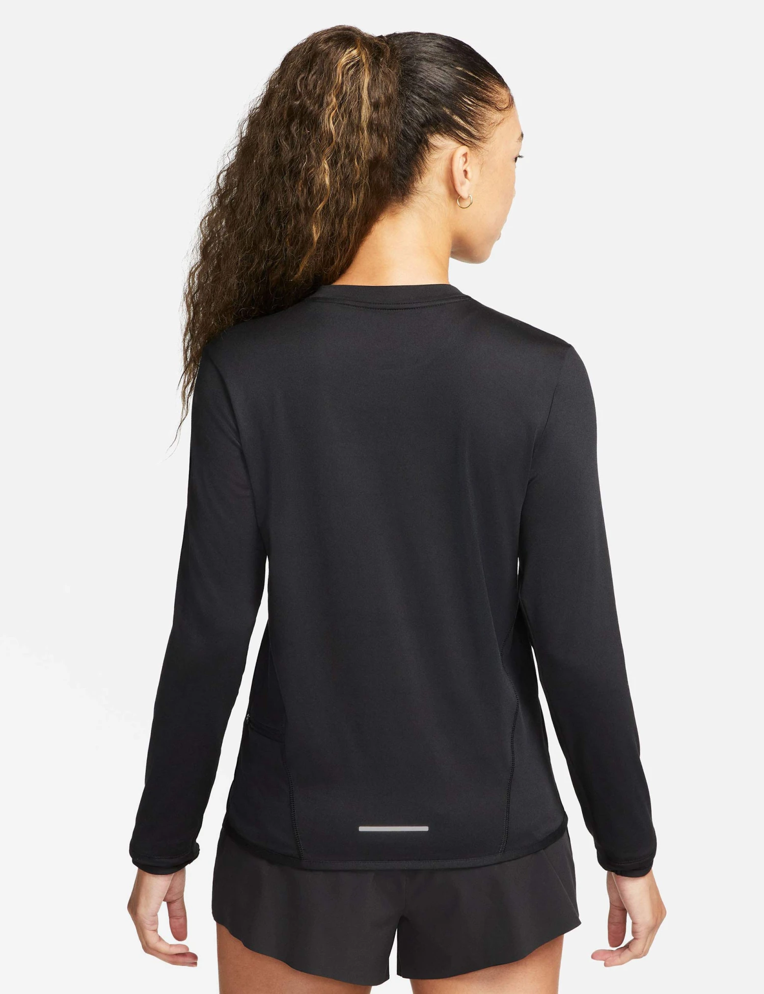 Nike Dri-FIT Swift Element UV Crew Neck Top - Black/Reflective Silver 4 Nike Dri-FIT Swift Element UV Crew Neck Top - Black/Reflective Silver - Image 2