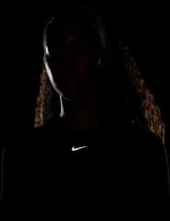 Nike Dri-FIT Swift Element UV Crew Neck Top - Black/Reflective Silver 15 Nike Dri-FIT Swift Element UV Crew Neck Top - Black/Reflective Silver -The Sports Edit Store nike dri fit swift element uv crew neck top black silver fb4297 010 4