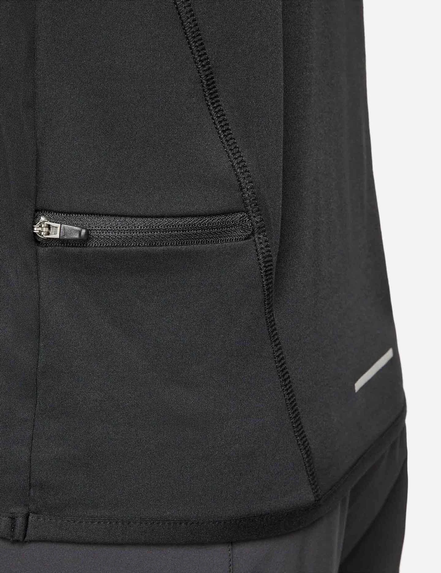 Nike Dri-FIT Swift Element UV Crew Neck Top - Black/Reflective Silver 7 Nike Dri-FIT Swift Element UV Crew Neck Top - Black/Reflective Silver - Image 5