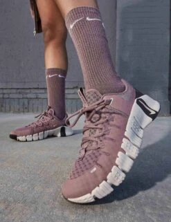 Nike Free Metcon 5 Training Shoes - Smokey Mauve/Platinum Violet -The Sports Edit Store nike free metcon 5 shoes mauve violet bone brown dv3950 201 7