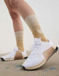 Nike Metcon 9 Shoes - White/Metallic Gold Grain/Sanddrift -The Sports Edit Store nike metcon 9 shoes white grain sanddrift dz2537 104 6