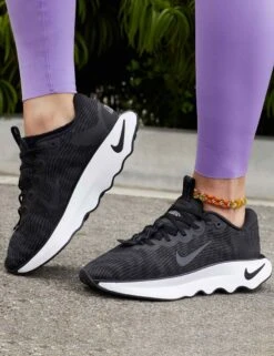 Nike Motiva Shoes - Black/Anthracite/White -The Sports Edit Store nike motiva shoes black anthracite white dv1238 001 7