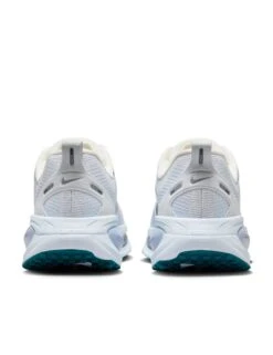 Nike Vomero 18 Running Shoes - Summit White/Blue Tint/Geode Teal -The Sports Edit Store nike vomero 18 running shoes white blue teal hm6804 103 4